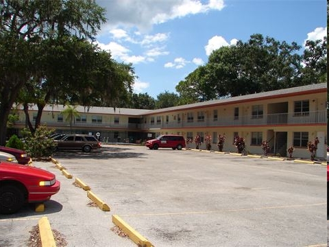 Building Photo - University Oaks Apartments