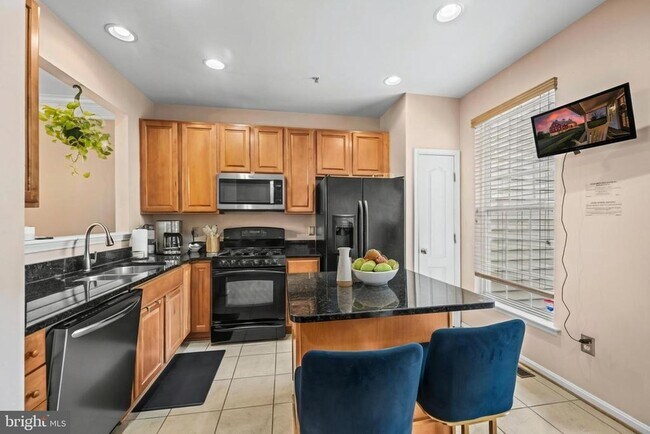 Building Photo - 735 Parev Way