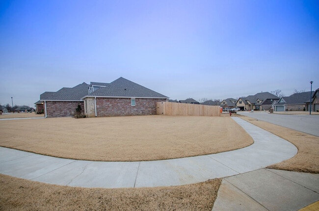 Building Photo - 4 Bed, 2.5 Bath, 3 Car Garage Beauty In Desirable Brighton Village In BA!