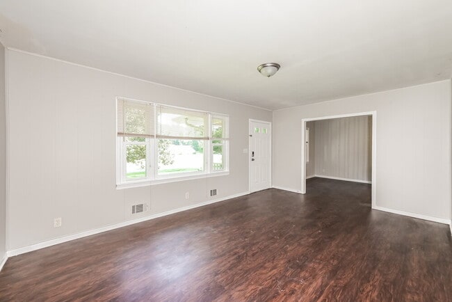 Building Photo - 58 Rustic Rd