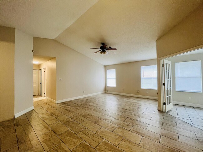 Building Photo - 612 Sherwood Oaks Cir