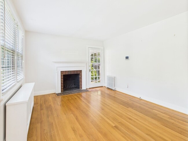 Building Photo - 1101 Normandy Dr