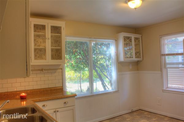 Primary Photo - 94 E Mapledale Ave