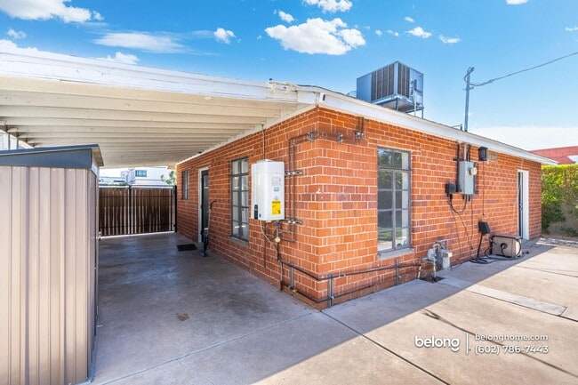 Building Photo - 1136 E Almeria Rd
