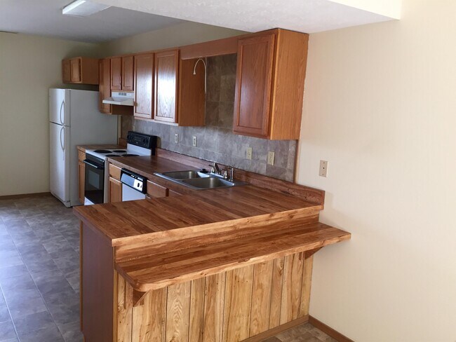 Building Photo - 413 Seville Dr