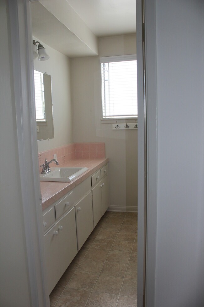 Building Photo - 343 Palos Verdes Blvd
