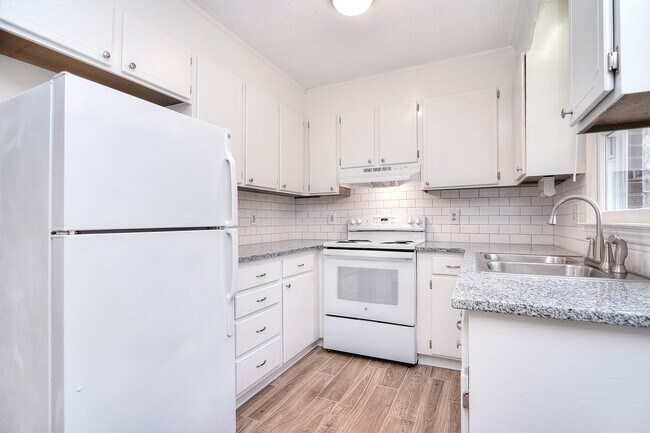 Hermosa y luminosa cocina - 339 Sunny Hill Dr