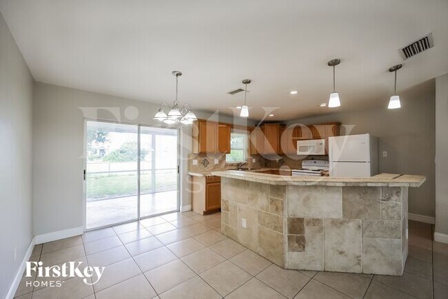 Foto del edificio - 2225 Tropicana Parkway W