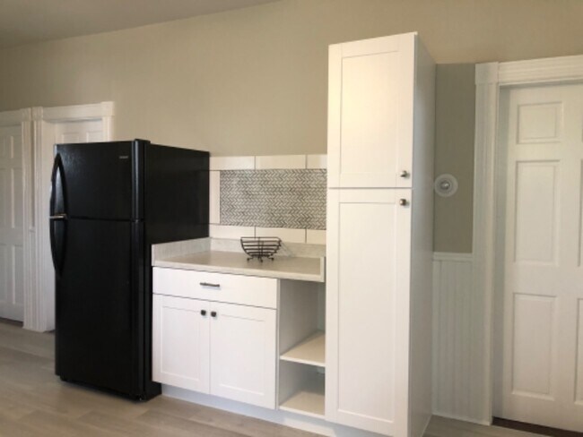 Building Photo - 42 Hobson Ave