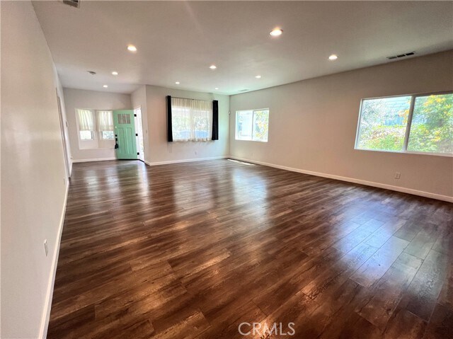 Building Photo - 1306 W 48th St