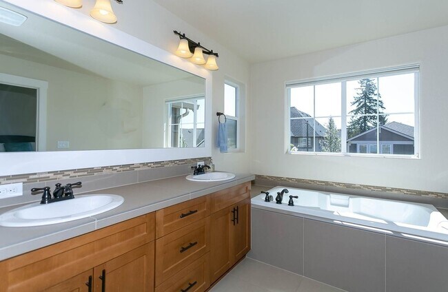 Building Photo - Like NEW! Corner lot home in Beaverton's p...