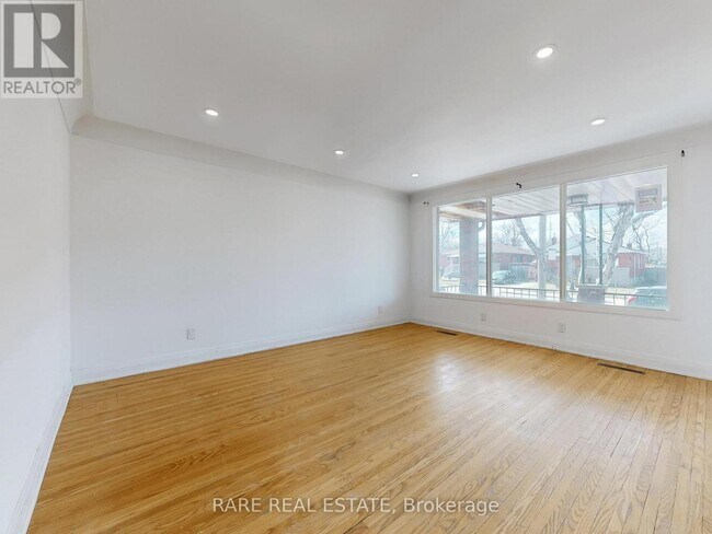 Photo du bâtiment - 359 E 42nd St