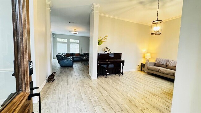 Foto del edificio - 3615 Huggins Way St