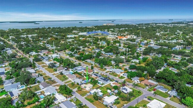 Building Photo - 676 Orangewood Dr