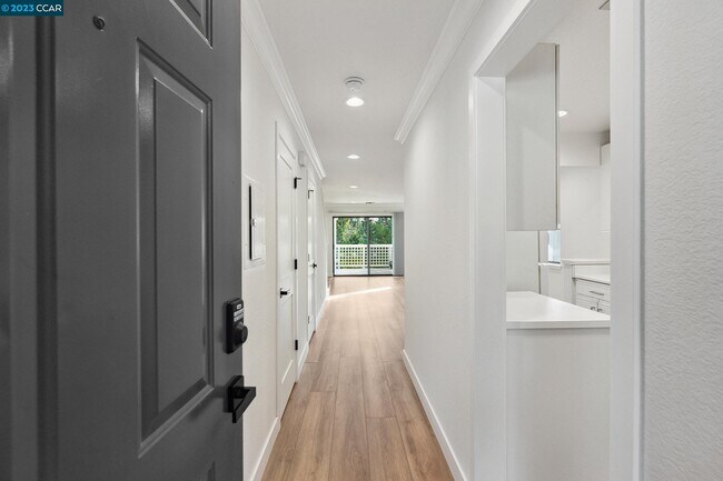 Building Photo - 2683 Oak Rd