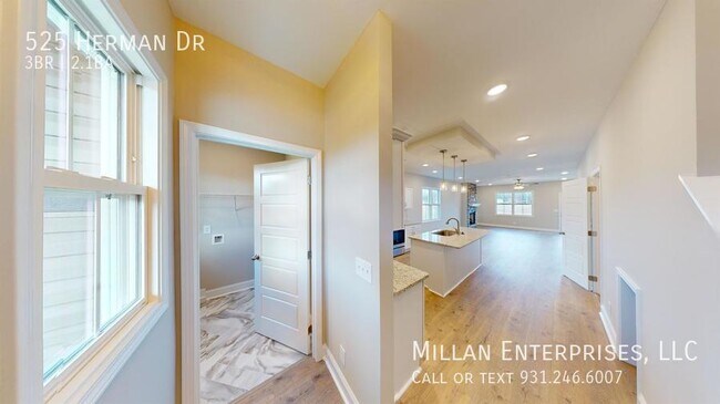 Building Photo - 525 Herman Dr