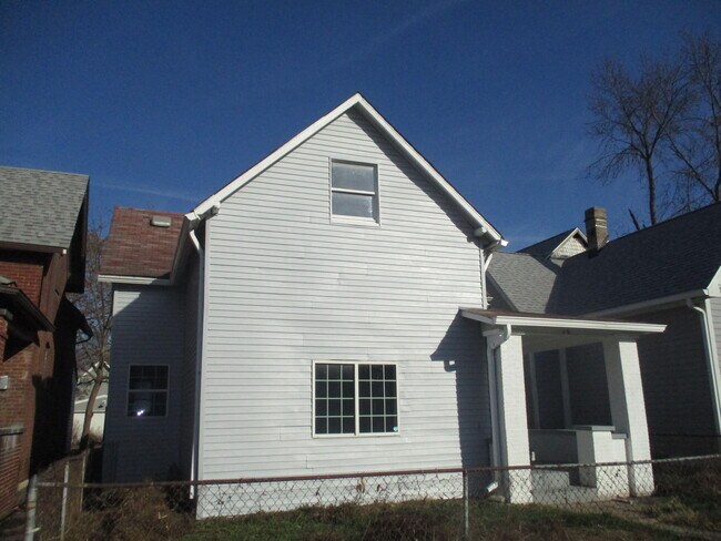 Building Photo - 28 Iowa St