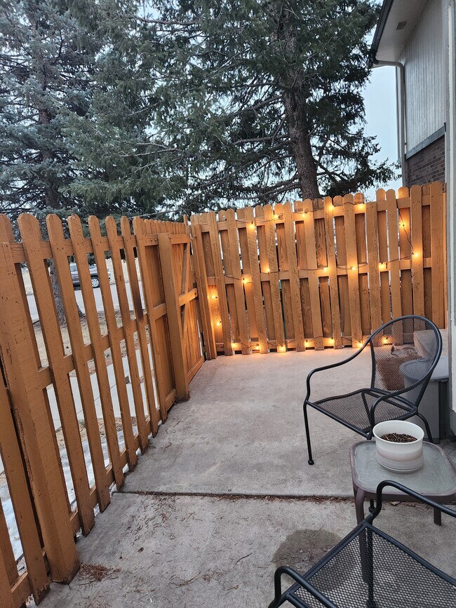 Foto del edificio - 1745 S Allison St