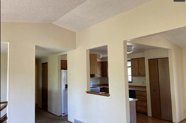 Foto del edificio - 5-Bedroom Home for Rent in Barkley Neighbo...