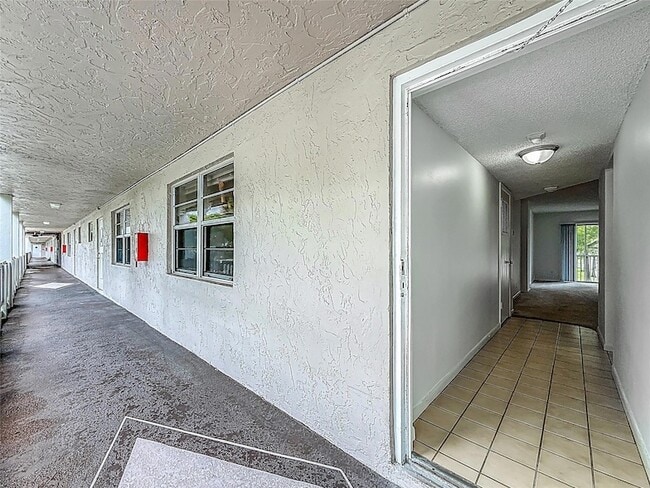Building Photo - 8735 Ramblewood Dr