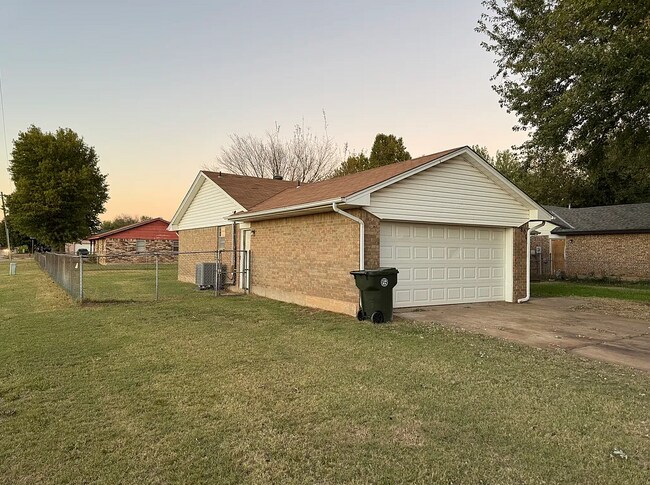 Foto del edificio - 8801 Cedar Ln