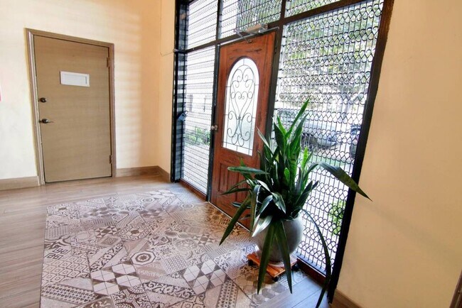 Foto del edificio - 864 Sanborn Ave