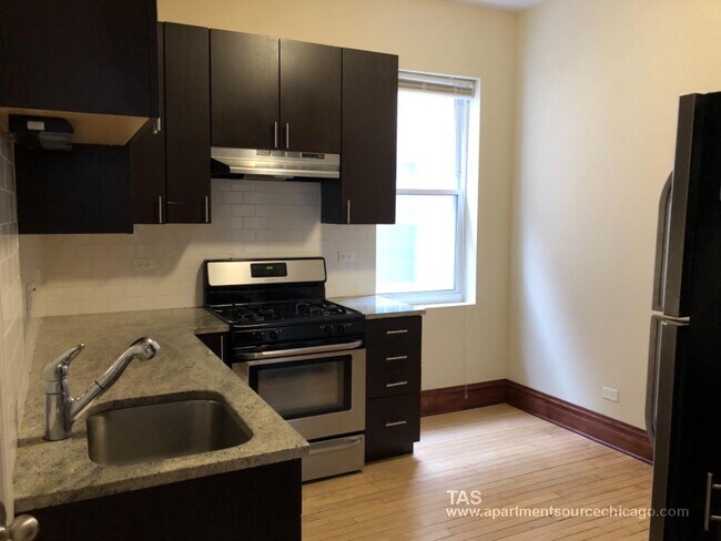 Foto del edificio - 1434 W Addison St