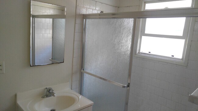 Building Photo - 25340 Oak St