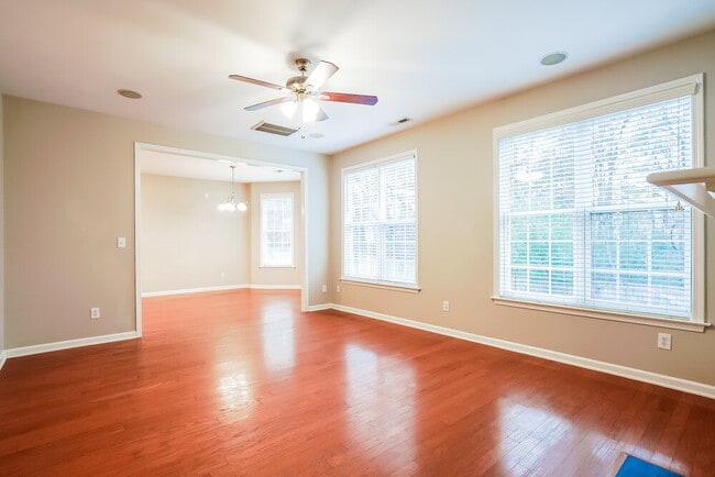 Building Photo - 125 Pearson Place