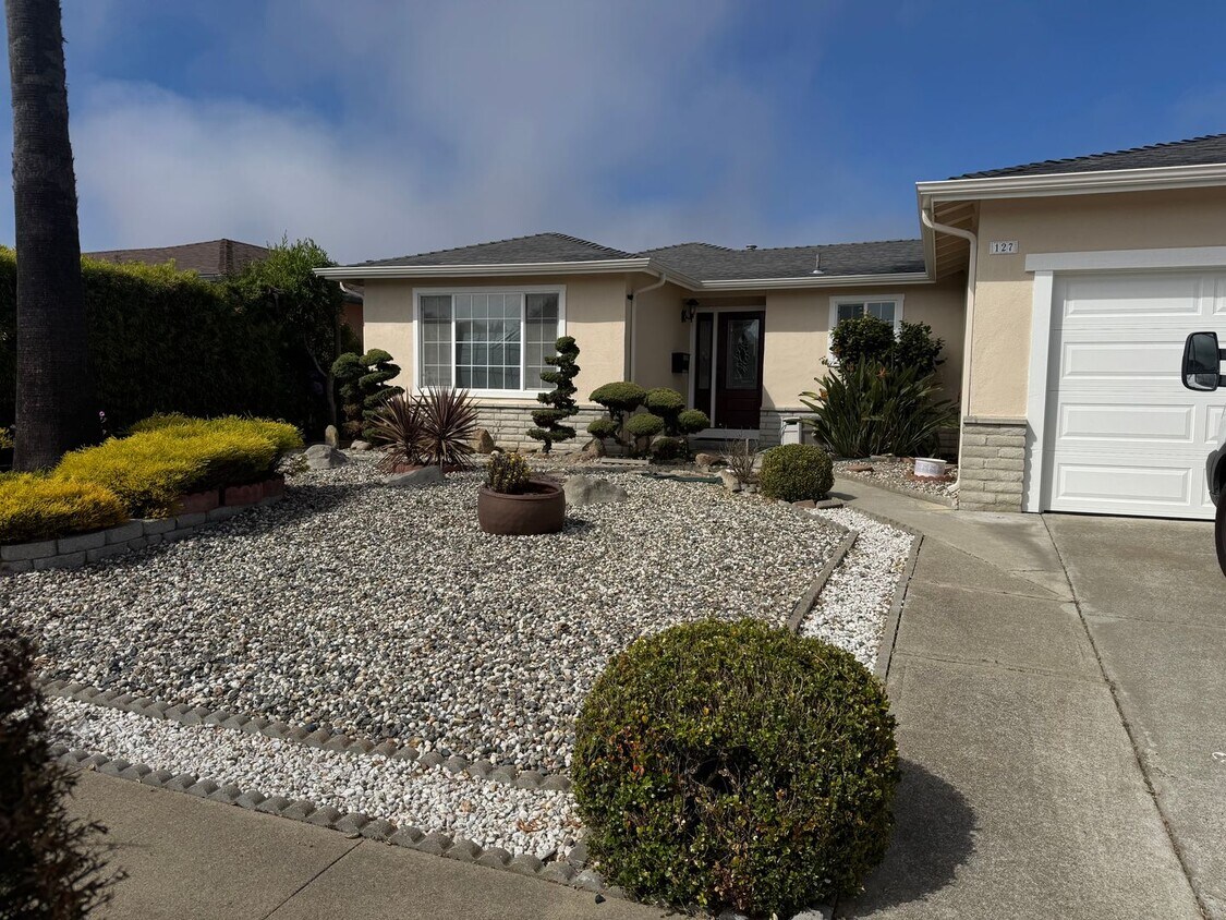 Foto principal - Beautiful Large Three Bedroom on Marina Av...