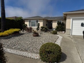 Building Photo - 127 Redondo Ct