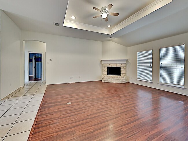 Building Photo - 5205 Estrella Ln