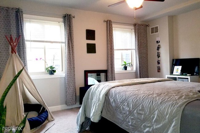 Building Photo - 1 br, 1 bath Apartment - 6336 Wingate Street