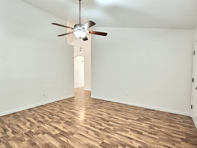 Building Photo - 7845 N Apache Ln