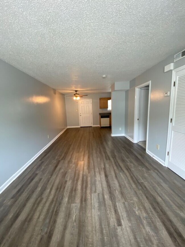 Foto del edificio - 2 Bedroom 1.5 Bath Townhouse