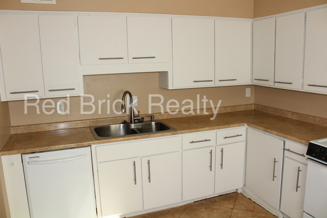 Building Photo - 3507 N Paiute Way