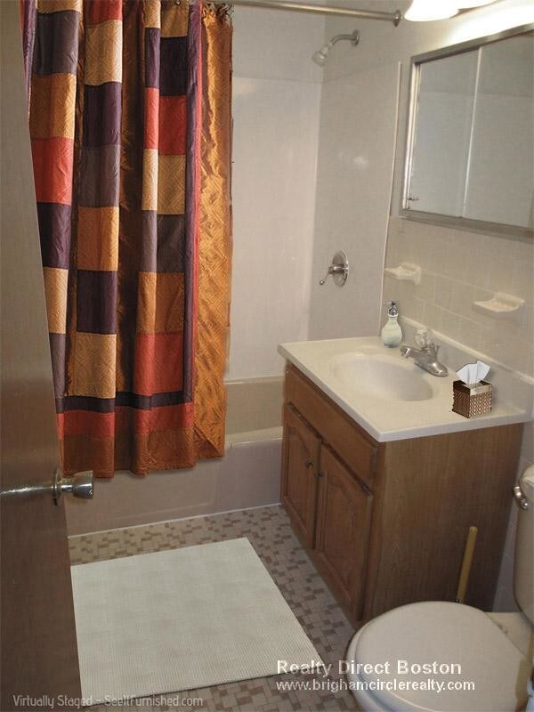 Building Photo - 2 Bd on Queensway, Photos