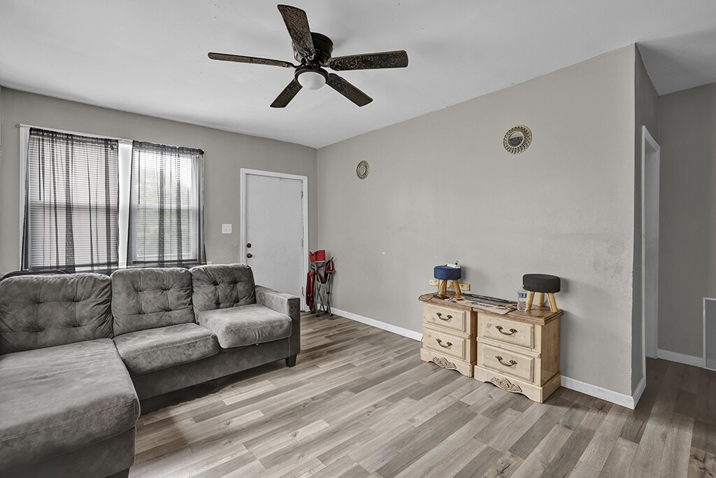 Foto del edificio - 415 E 23rd St