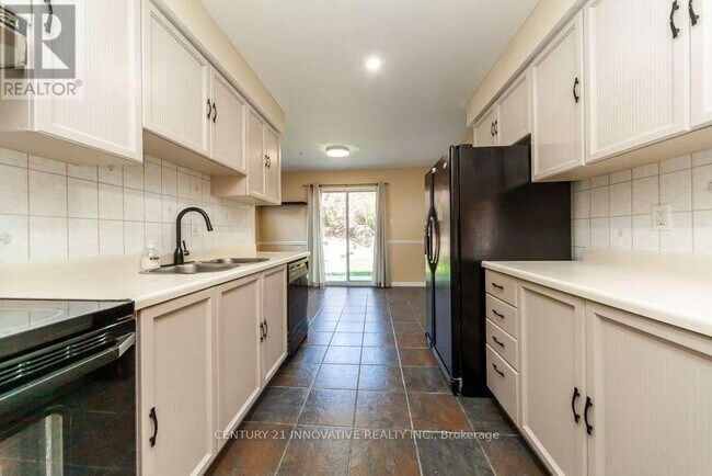 Building Photo - 16 Long Dr