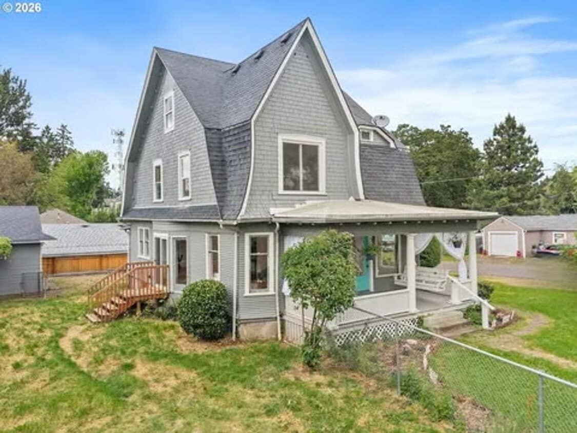 Charming 3 bed, 2 bath + Den rental home in Milwaukie! - Charming 3 bed, 2 bath + Den rental home in Milwaukie!