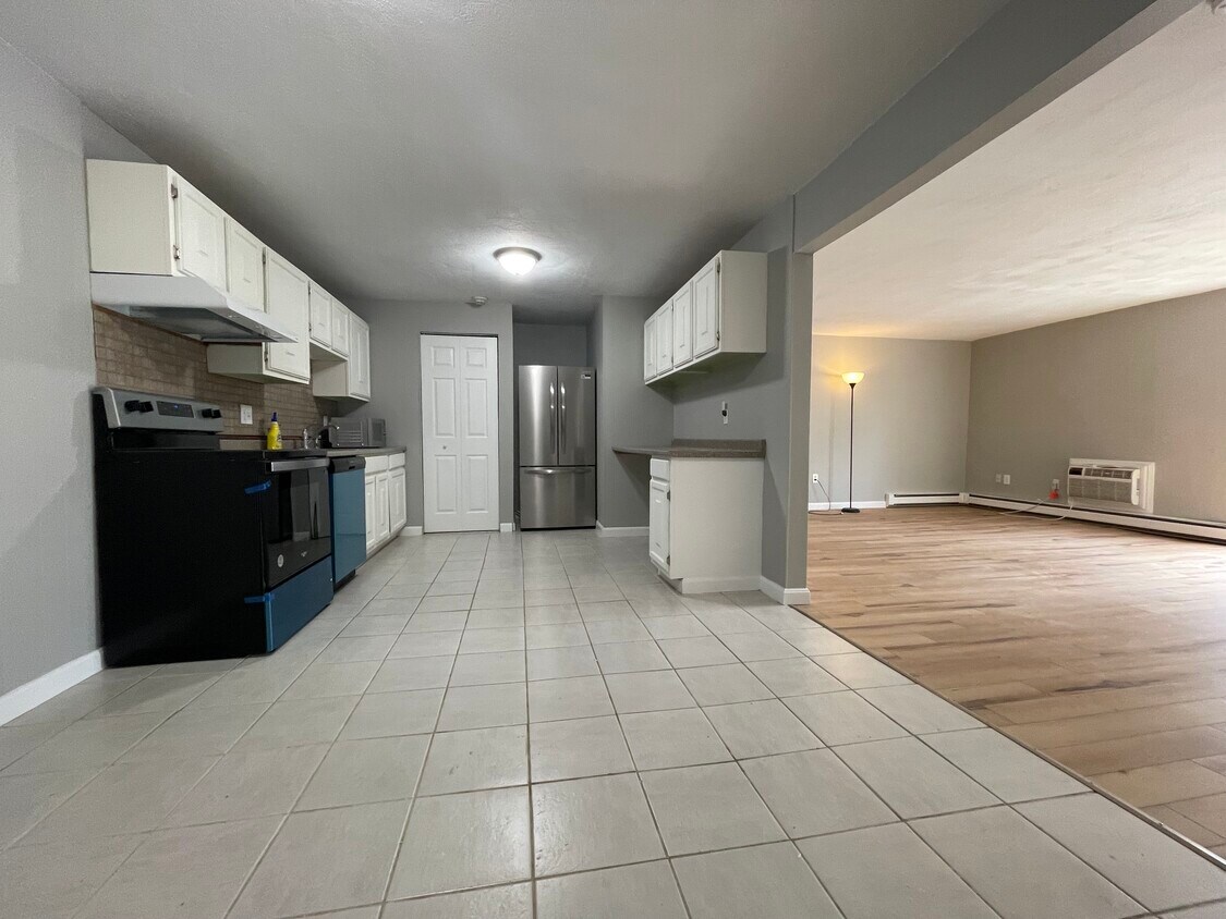 300 Smithfield Rd Unit 521, North Providence, RI 02904 Condo for