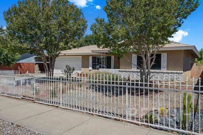 Foto del edificio - 41344 Mayberry Ave