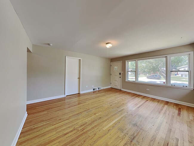Building Photo - 5901 W 99th St