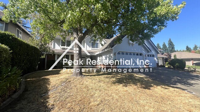 Foto del edificio - Spacious 5bd/3ba Roseville Home In Gated C...