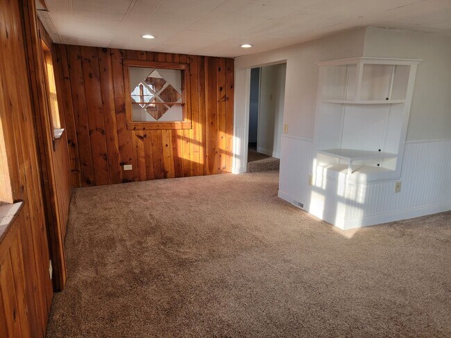 Building Photo - Charming 3 Bedroom Home in Picturesque Kal...