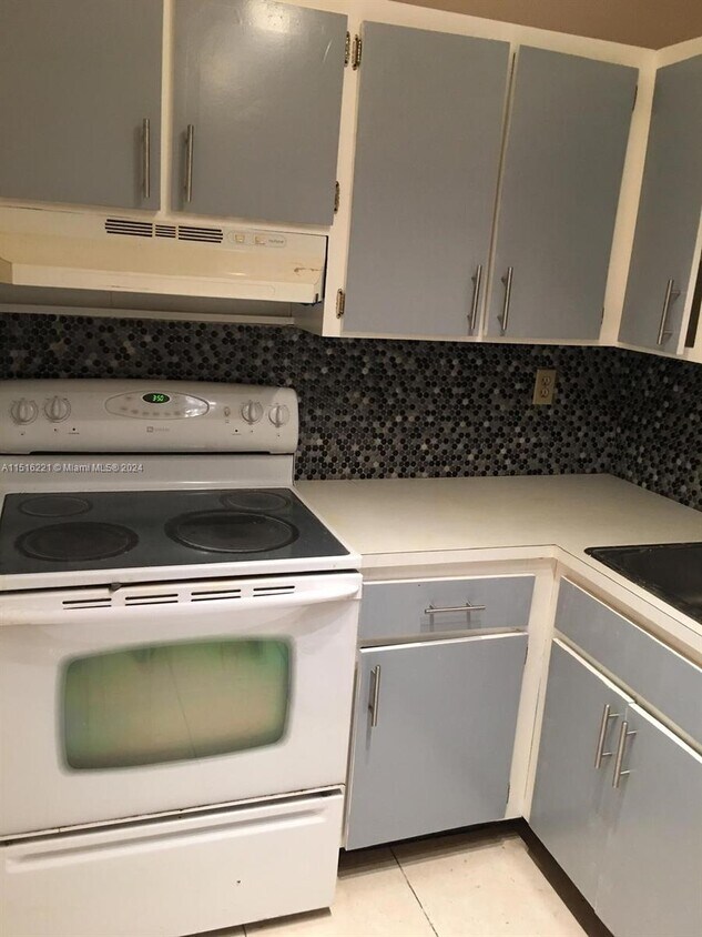 Primary Photo - 3582 NE 171 St