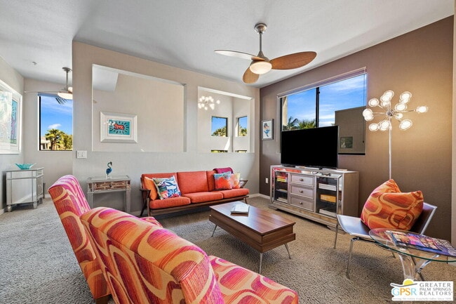 Building Photo - 930 E Palm Canyon Dr