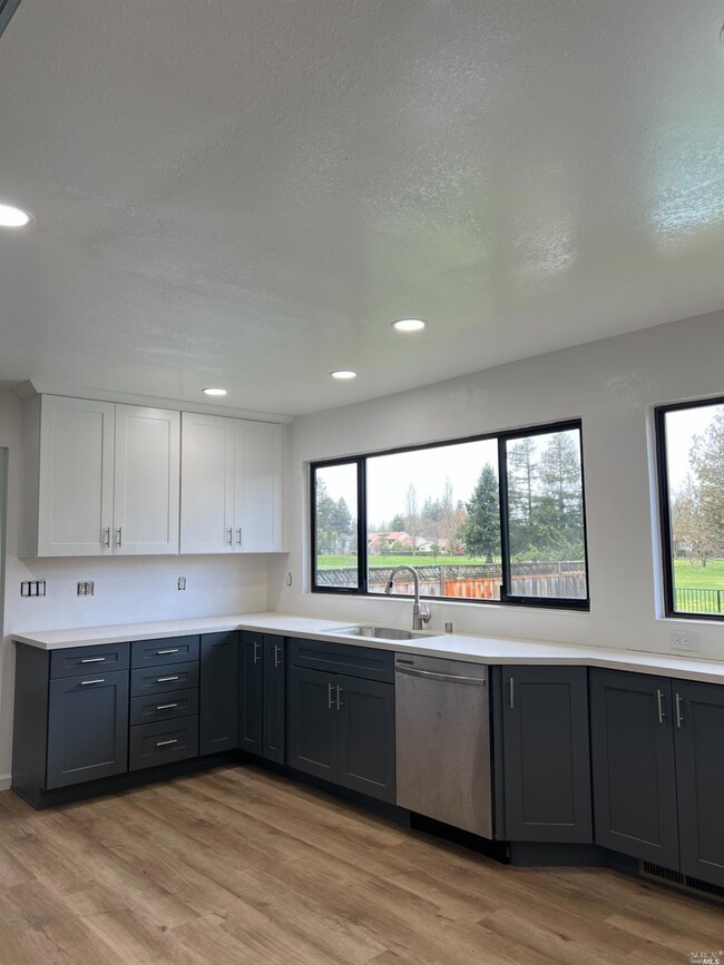 Building Photo - 5421 Daniel Dr