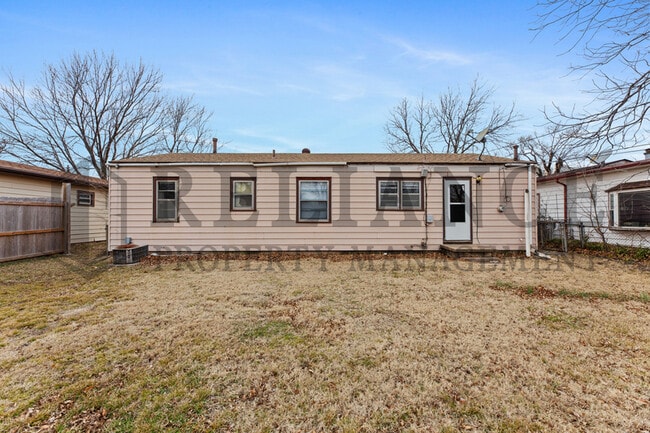 Building Photo - 2908 S Glenn Ave