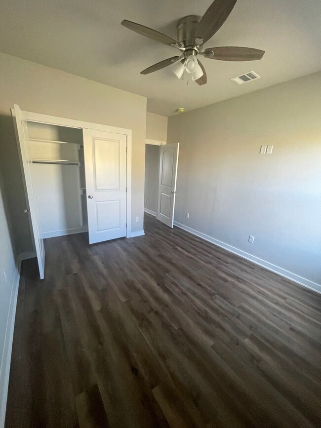 Foto del edificio - 3 Bed 2 Bath Home in Corsicana!